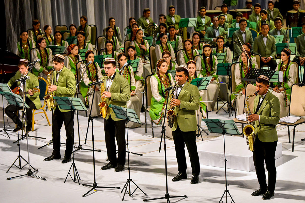 Üflenip we kakylyp çalynýan saz gurallary kafedrasy