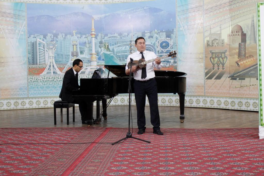 Janypkeş ýaş mugallymlaryň konserti